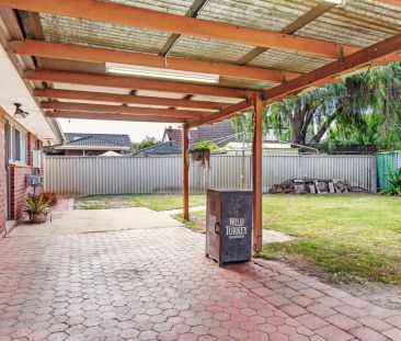 Beautifully , Freshly painted maintained 3 bedroom property !!! - Photo 5