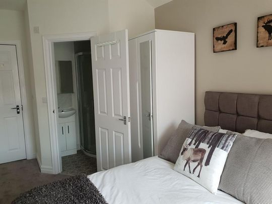 1 bedroom in a house share to rent - Photo 1