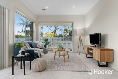 22 Lincolnheath Boulevard, Point Cook VIC, Belconnen - Photo 3