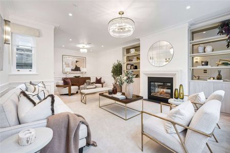 A beautifully refurbished five-bedroom double fronted Georgian townhouse in the heart of Marylebone - Photo 5