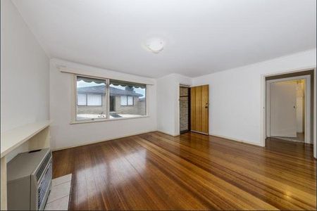 Bright & Spacious 2-Bedroom Unit in Prime Box Hill South - Photo 3