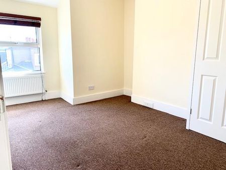 3 bedroom apartment to rent - Photo 3