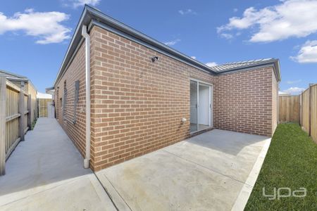 Well presented 3 bed 2 bath home - Photo 3