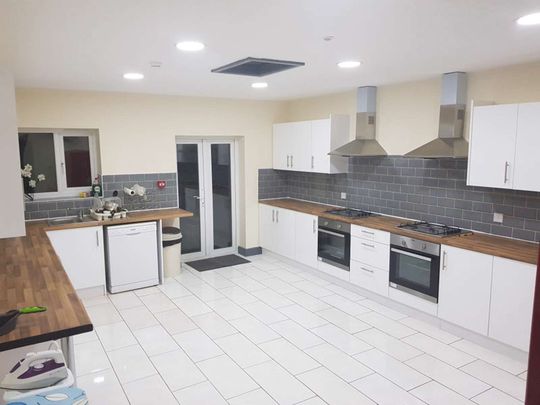 Lovely Brand New Ensuite Room - No deposit All Bills Included! Room 6 - Photo 1