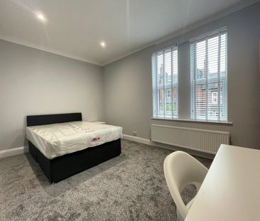 4 bedroom terraced house to rent - Photo 2