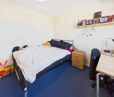 6 bedroom end of terrace house to rent - Photo 6