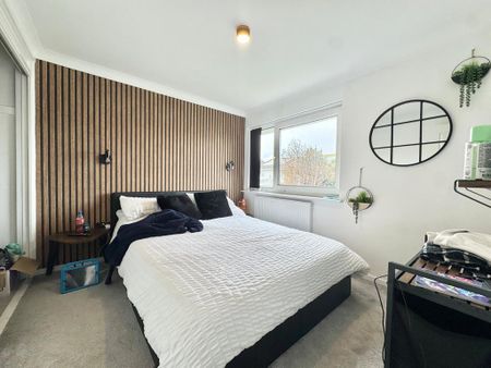 2 bedroom end of terrace house to rent - Photo 2