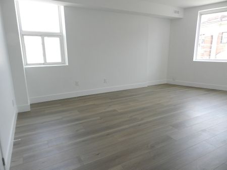 For Lease - 577 Gerrard Street Unit# 201, Toronto, Ontario - Photo 3