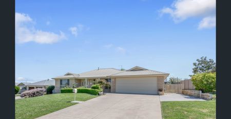 Large family home with granny flat - Photo 2