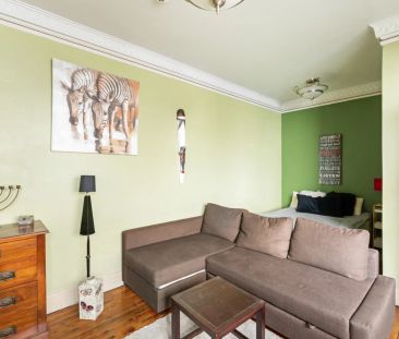 Oversized furnished studio - Photo 1