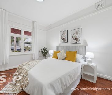 Gorgeous Family Home in Coveted Pocket of Homebush West - Photo 5