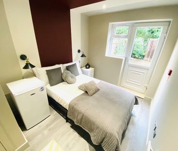 Room in a Shared House, Glenister Park Road, SW16 - Photo 1