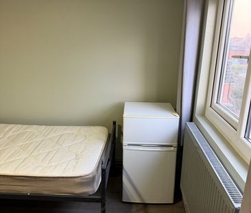 Room in a Shared House, Haverstock Road, BS4 - Photo 3