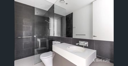 Spacious Two-Bedroom Apartment in Prime Surrey Hills Location - Photo 4