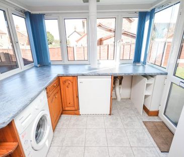 2 bedroom detached bungalow to rent - Photo 3
