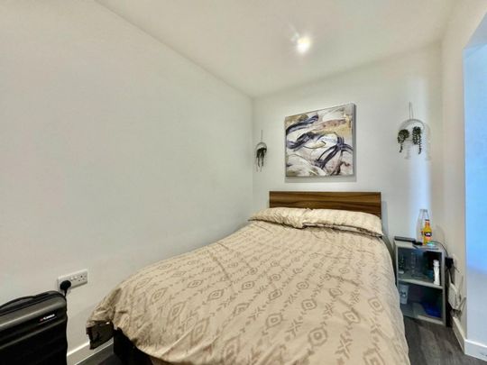 1 bedroom Flat To Let Total Size: 377 SQ FT - Photo 1