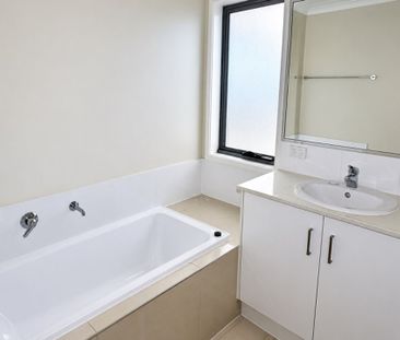 Stylish&comma; Spacious & Low-Maintenance Living – Modern 2 Bedroom... - Photo 2