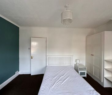 4 bedroom house - Photo 5