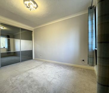 1 Bedroom Flat / Apartment - Frenchmans Creek, Church Crookham - Photo 2