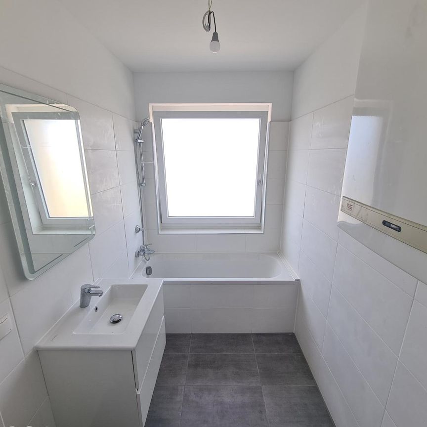 Erstbezug nach Sanierung - 2 Balkone - Bezirk Jakomini - Photo 1