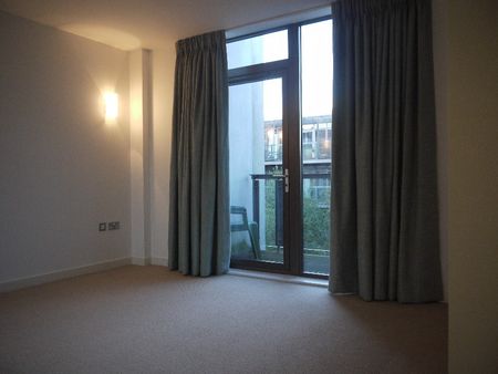 2 Bed Flat, Union Park, SE10 - Photo 3