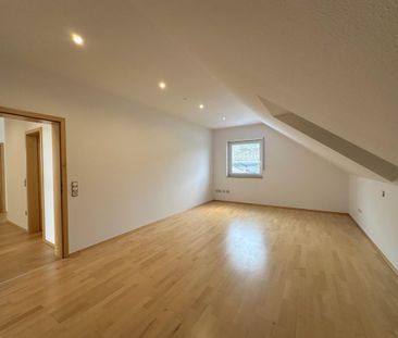 Großzügige 4-Zimmer-Dachgeschosswohnung (ca. 177 m²) auf schönem We... - Photo 2