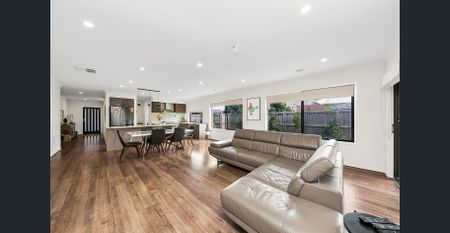 Convenience & low maintenance living in Modern Estate -Central cooling and heating! - Photo 4