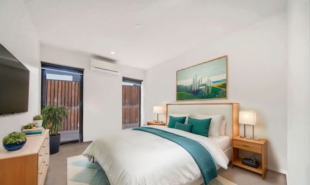 When Location is Priority - Westfield & Station at your Doorstep! - Photo 3