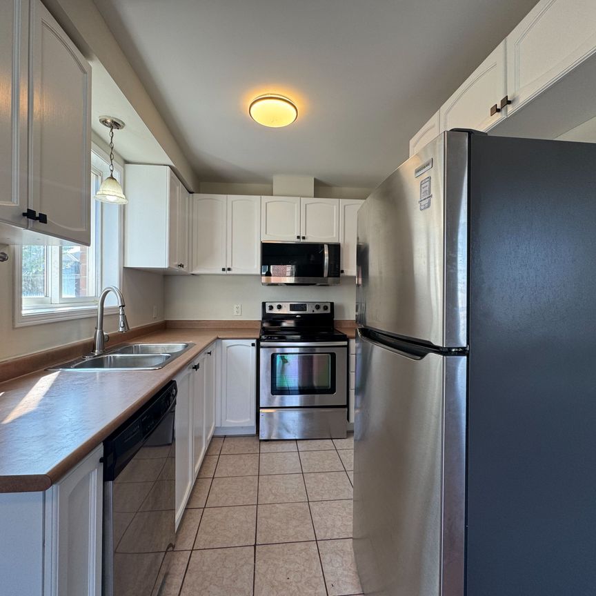 For Lease - 120 Nathan Crescent, Barrie, Ontario - Photo 1