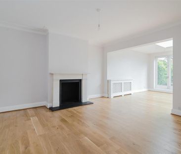 4 bedroom semi-detached house to rent - Photo 3