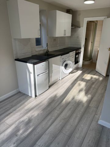 Studio Flat, Hendon Way, NW2 - Photo 2