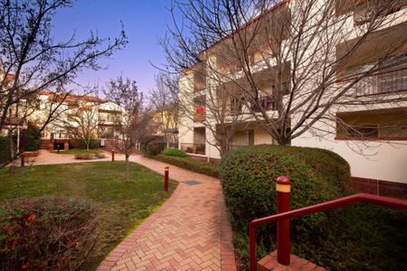 Spacious Living - Photo 2