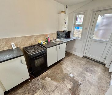 3 bedroom end of terrace house to rent - Photo 5