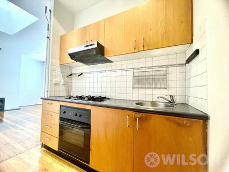 Two storey warehouse style apartment - Photo 4