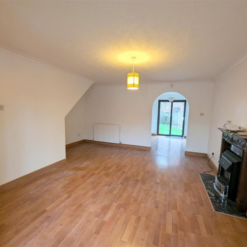 3 Beds - Detached house - - Photo 1