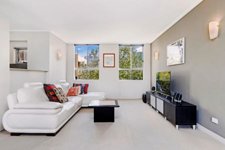 210/3 The Piazza,Wentworth Point,New South Wales 2127, Sydney - Photo 2