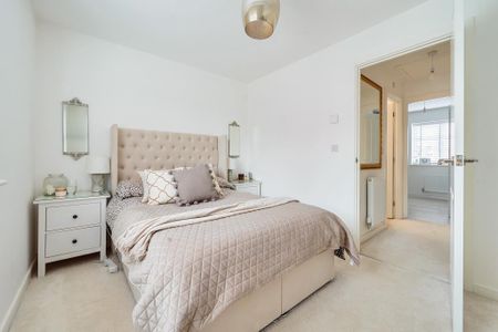 2 bedroom semi-detached house to rent - Photo 4