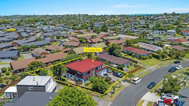 Big family house within school zones - Photo 1