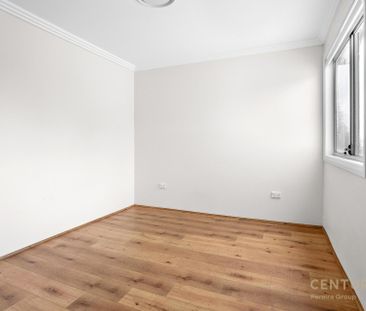 Modern 2-Bedroom Townhouse in Prime Location of Casula&excl; - Photo 3