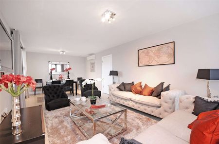 A 3 bedroom flat set in a smart modern block within a gated residential complex - Photo 2