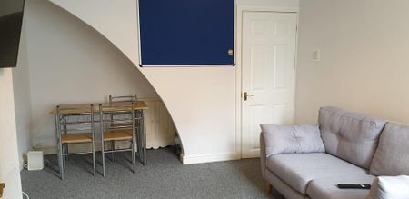 2 bedroom terraced house to rent - Photo 3