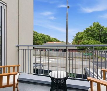 Three Bedroom Townhouse - Photo 2