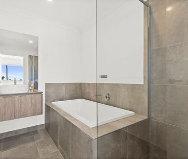 Stunning 4-Bedroom Home in Wollert - Photo 6