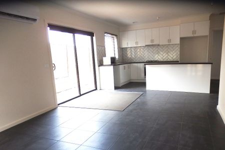 Spacious 3-Bedroom Family Home with Ensuite in Prime Eumemmerring Location! - Photo 2