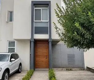 Casa En Hacienda Juriquilla Santa Fe · Doble Altura Y Jardín · 2 Re... - Photo 1