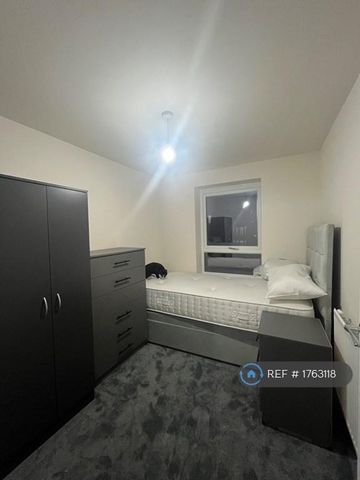 1 bedroom in a house share to rent - Photo 4