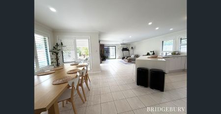 Spacious Family Living with a Pool in Little Mountain - Photo 3
