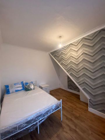 4 bedroom terraced house to rent - Photo 4