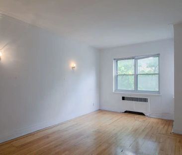Lennox-Deacon — 2 Bedroom - unit 00A6 - Photo 2