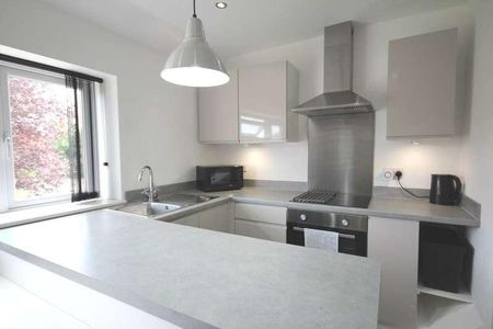 Weedon Road, Aylesbury, HP19 - Photo 2